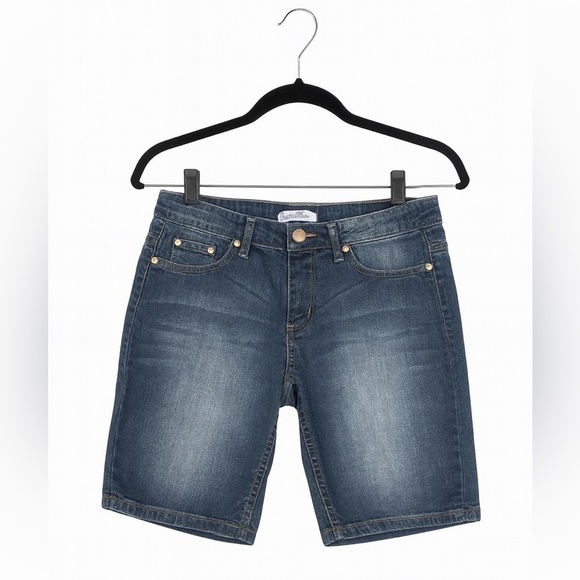 dailyjeansny Pants - Dailyjeansny Size Small Pull-On Stretchy Denim Shorts - 30" waist, 7" Inseam.